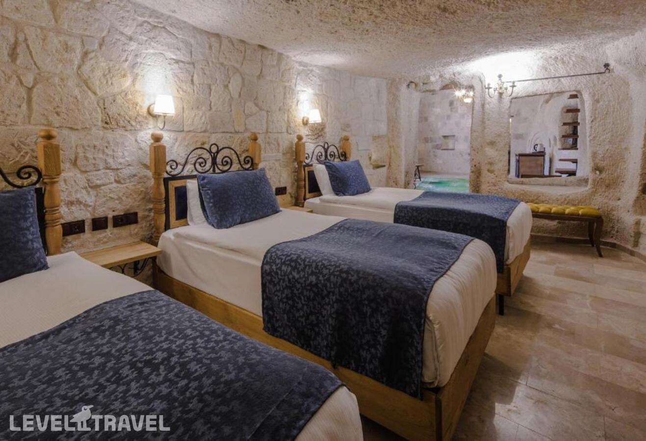 фотографии номера Трёхместный номер отеля Lunar Cappadocia Hotel в Турция(Гёреме) - фото №3