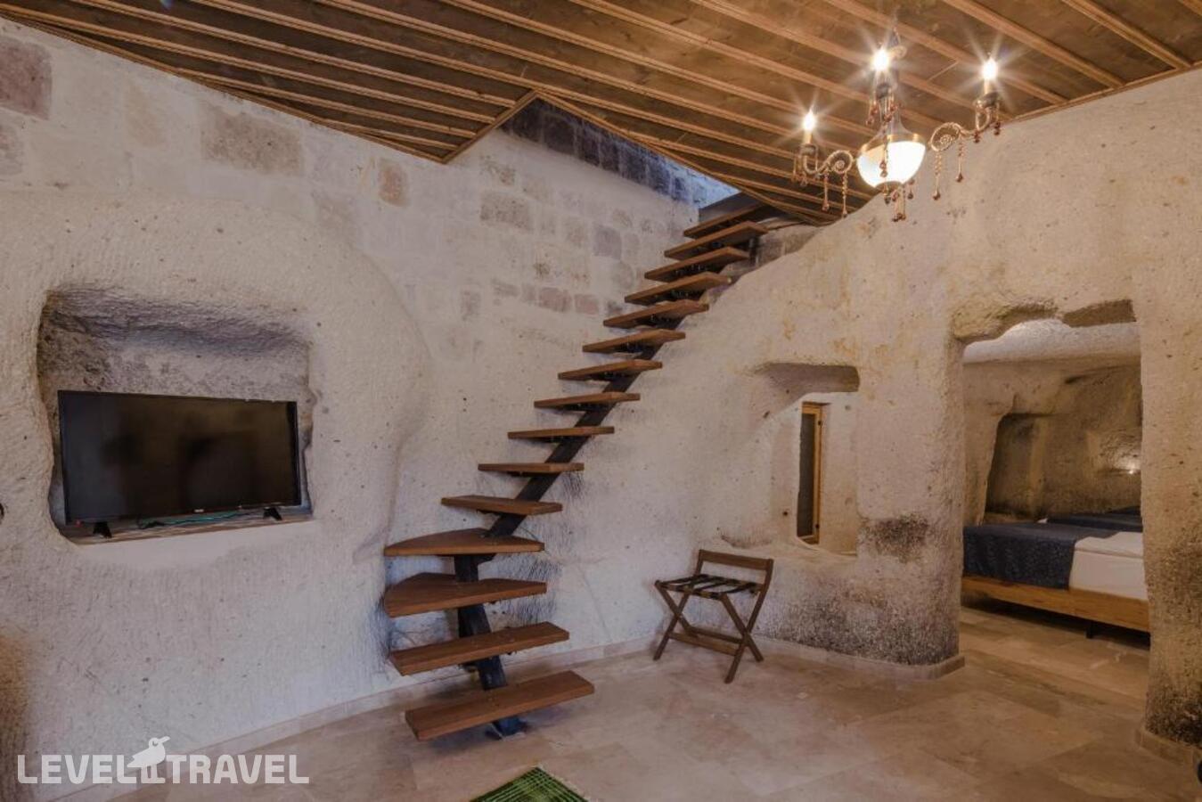 фотографии номера Трёхместный номер отеля Lunar Cappadocia Hotel в Турция(Гёреме) - фото №2