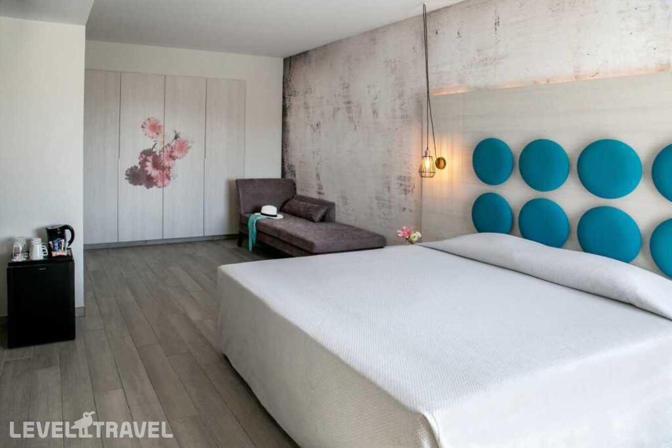фотографии номера Номер Superior с видом на внутреннюю территорию отеля Vangelis Hotel & Suites в Кипр(Протарас) - фото №2