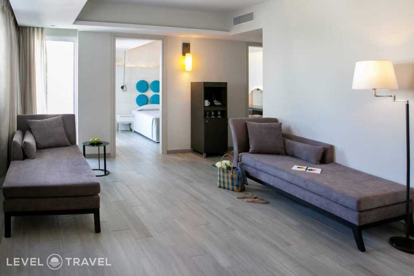 фотографии номера Люкс c 1 комнатой с частичным видом на море отеля Vangelis Hotel & Suites в Кипр(Протарас) - фото №2