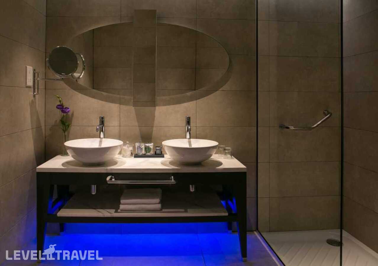 фотографии номера Люкс c 1 комнатой с частичным видом на море отеля Vangelis Hotel & Suites в Кипр(Протарас) - фото №1