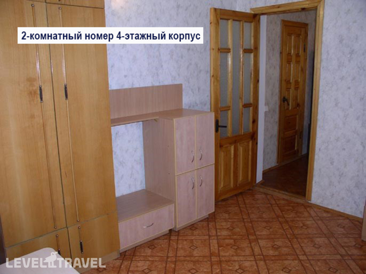 фотографии номера Четырехместный номер отеля База Отдыха Прибой в Россия(город Саки) - фото №3