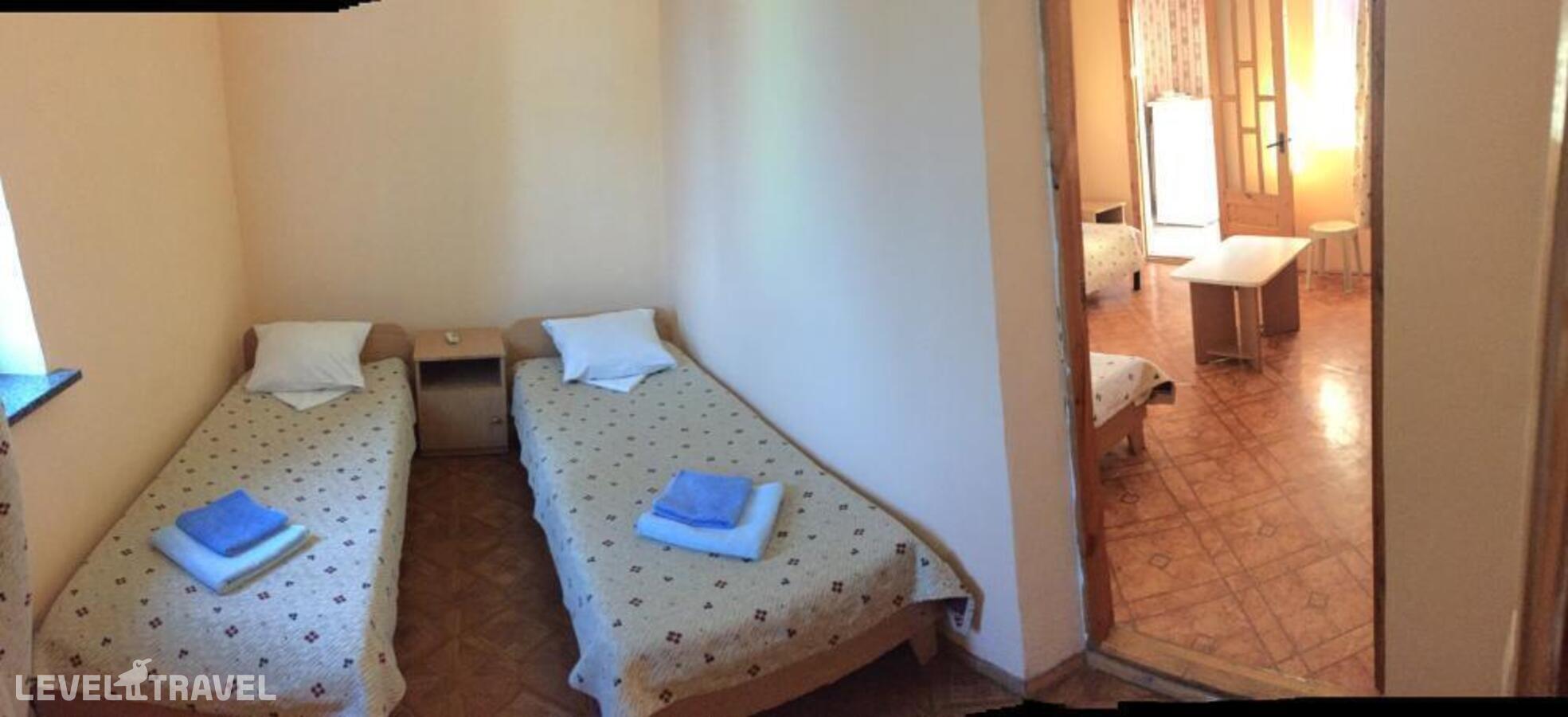 фотографии номера Четырехместный номер отеля База Отдыха Прибой в Россия(город Саки) - фото №5