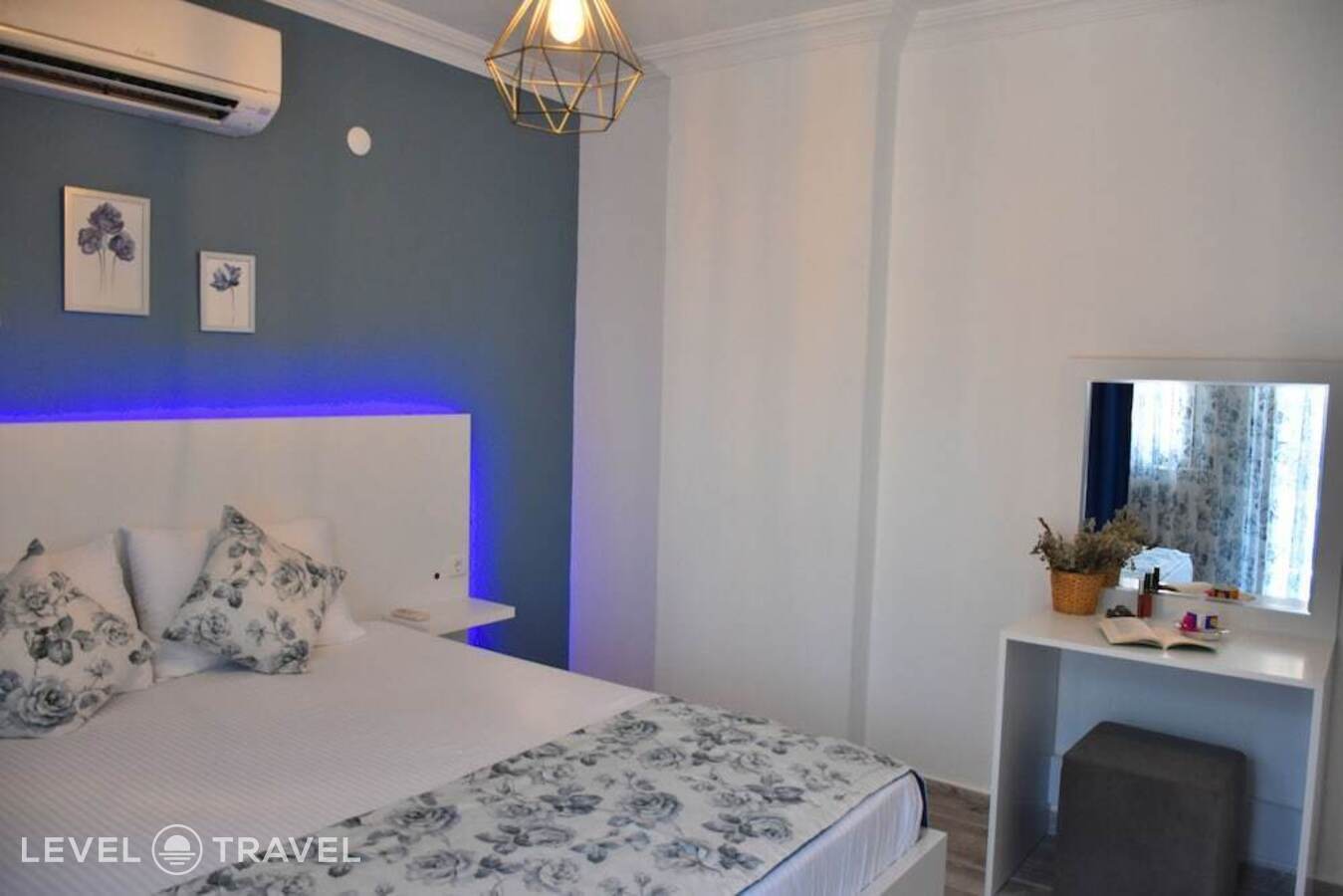 фотографии номера Семейные апартаменты с 2 комнатами с видом на город отеля Calba Apart Otel в Турция(Каш) - фото №7