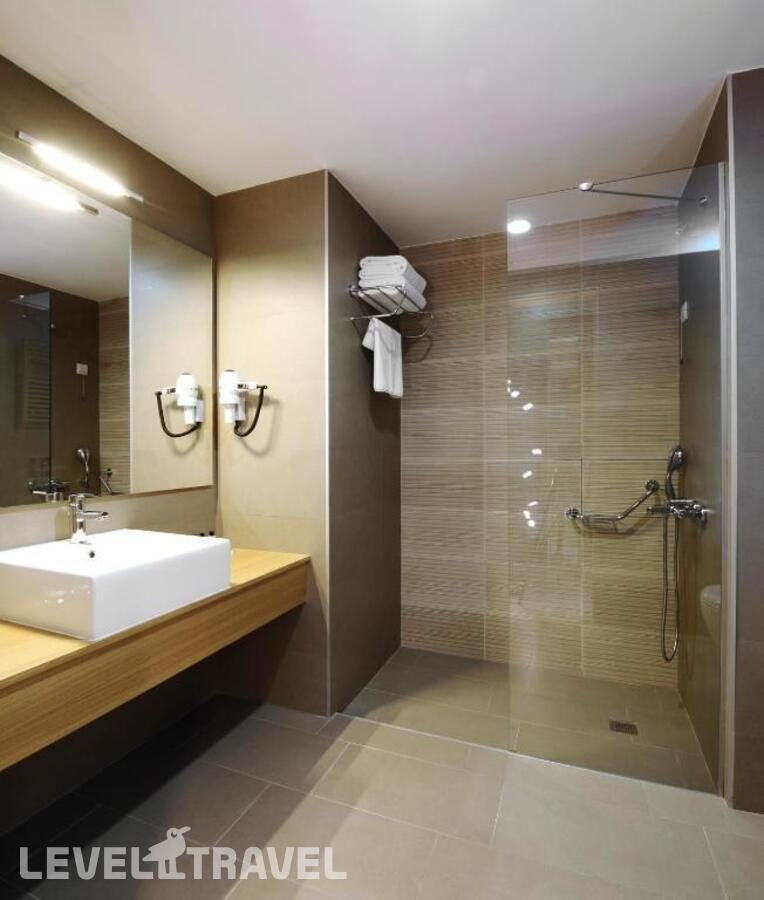 фотографии номера Двухместный номер Efficiency 2 отдельные кровати отеля Ramada By Wyndham Podgorica в Черногория(Подгорица) - фото №3