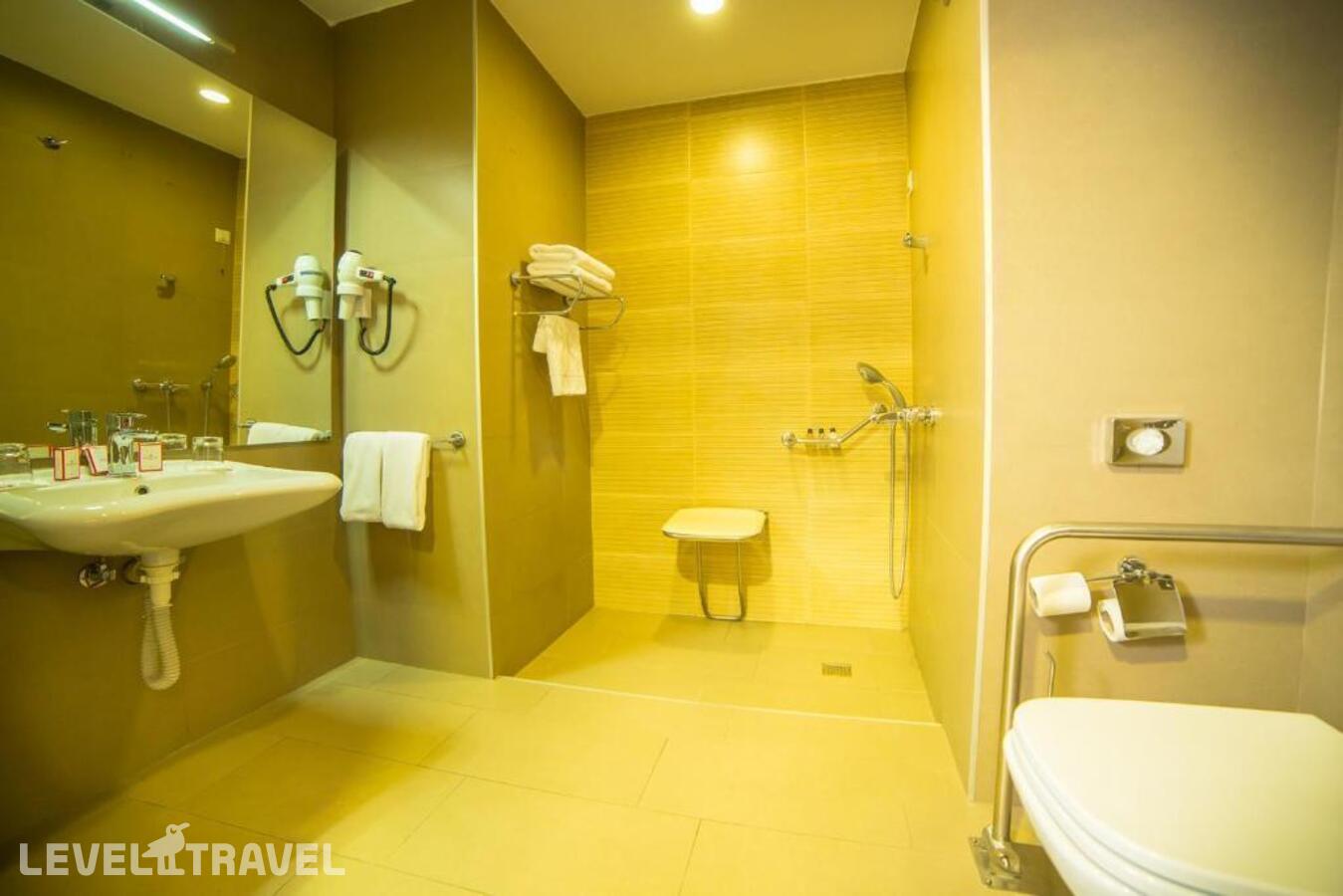 фотографии номера Двухместный номер Accessible 2 отдельные кровати отеля Ramada By Wyndham Podgorica в Черногория(Подгорица) - фото №4