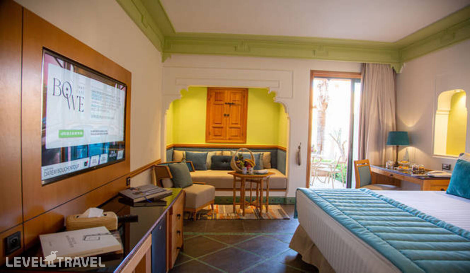 фотографии номера Двухместный люкс Prestige with Terrace and Pool and Atlas Mountains view двуспальная кровать отеля Jaal Riad Resort в Марокко(Марракеш) - фото №1