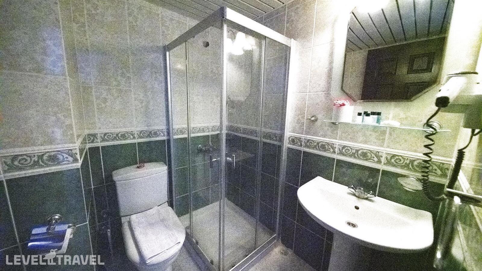 фотографии номера Экономичный без балкона отеля Mert Seaside Hotel (Adults Only 16+) (Ex. Cle Seaside Hotel, Ex. Armar Seaside) в Турция(Мармарис - центр) - фото №2