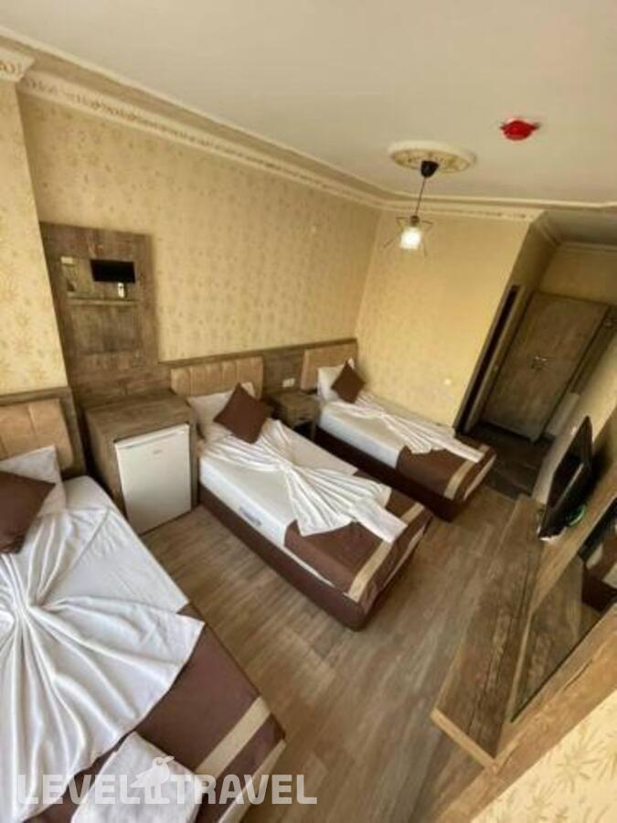 фотографии номера Трехместный номер отеля Ozgur Hotel в Турция(Анталья - Центр) - фото №4