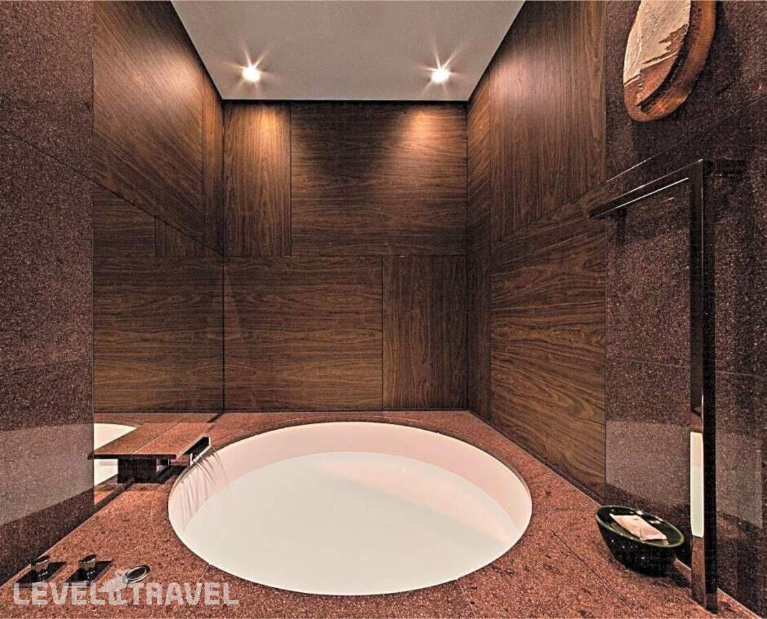 фотографии номера Двухместный номер with tower view двуспальная кровать отеля Andaz Tokyo Toranomon Hills - A Concept By Hyatt в Япония(Токио) - фото №3