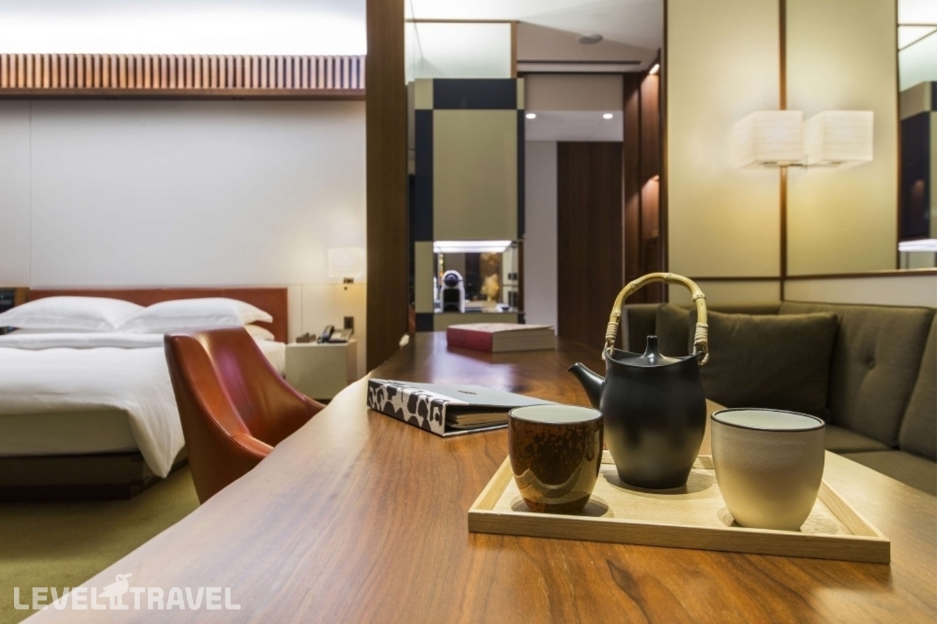 фотографии номера Двухместный номер Deluxe with tower view двуспальная кровать отеля Andaz Tokyo Toranomon Hills - A Concept By Hyatt в Япония(Токио) - фото №4