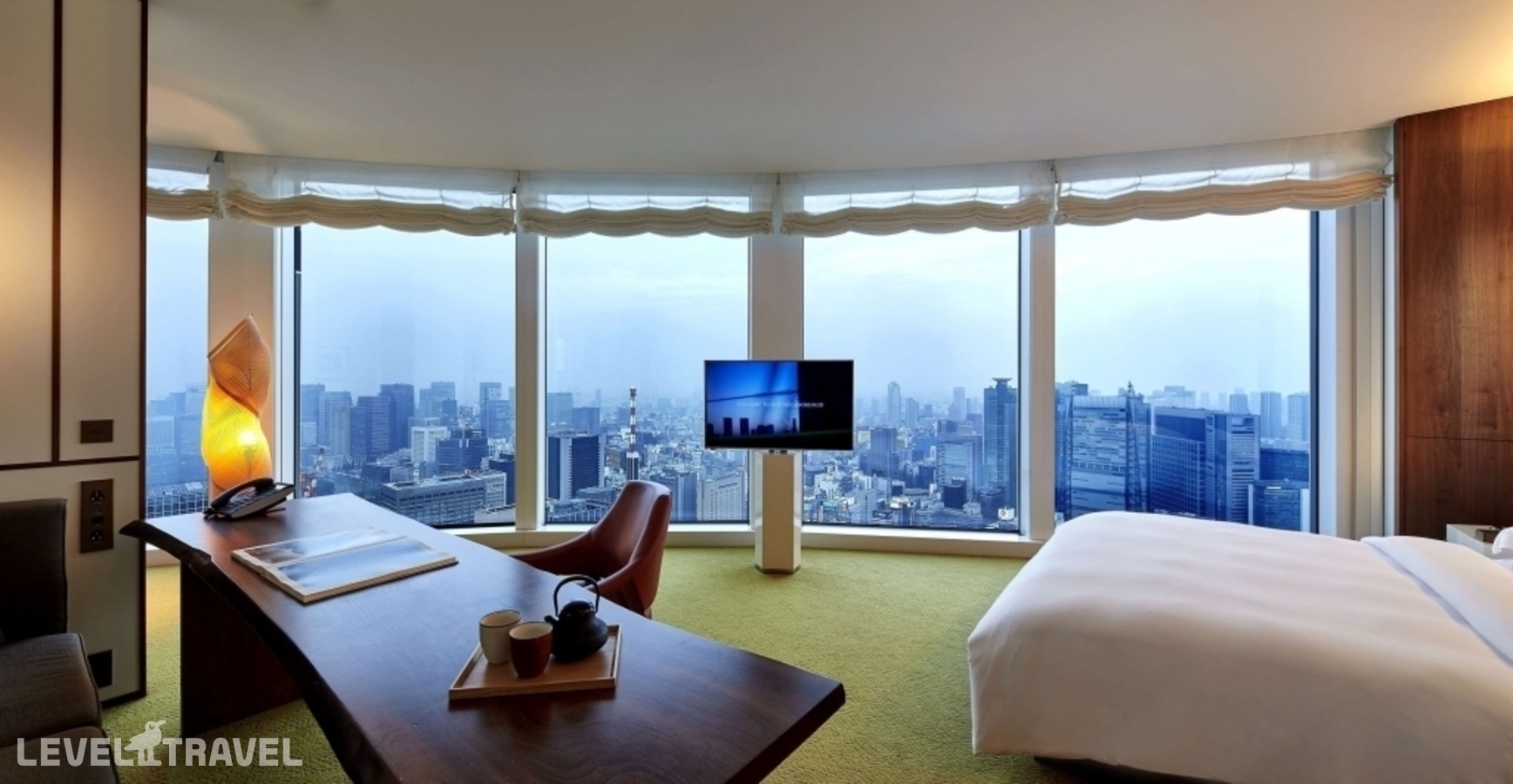 фотографии номера Двухместный номер Deluxe with tower view двуспальная кровать отеля Andaz Tokyo Toranomon Hills - A Concept By Hyatt в Япония(Токио) - фото №3