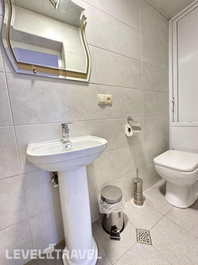 фотографии номера Двухместный номер Comfort с балконом и с красивым видом из окна двуспальная кровать отеля Piano Hotel в Грузия(Тбилиси) - фото №3