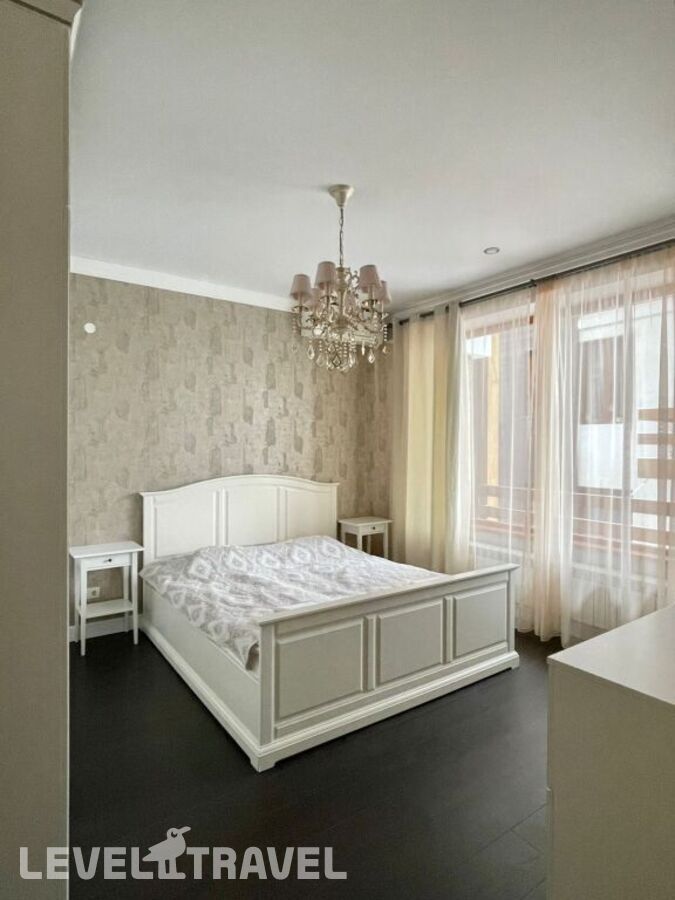 Апартаменты с балконом и с видом на горы — фото 5