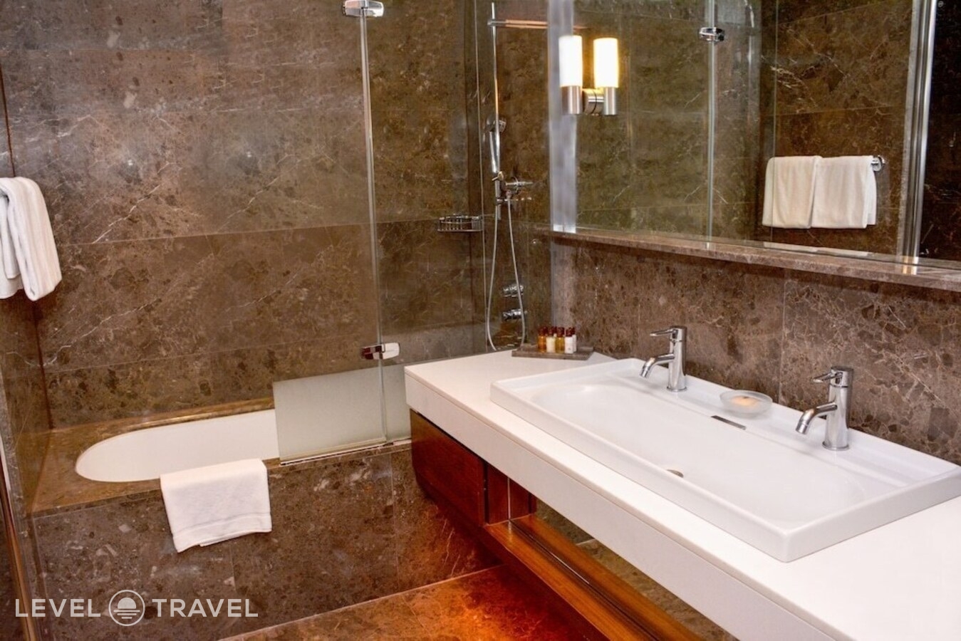 фотографии номера Двухместный номер Premium с видом на море 2 отдельные кровати отеля Sheraton Istanbul Atakoy Hotel в Турция(Бакыркёй) - фото №2