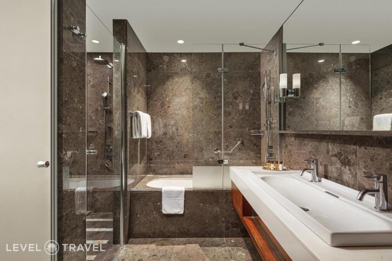 фотографии номера Двухместный номер Premium с видом на море 2 отдельные кровати отеля Sheraton Istanbul Atakoy Hotel в Турция(Бакыркёй) - фото №3