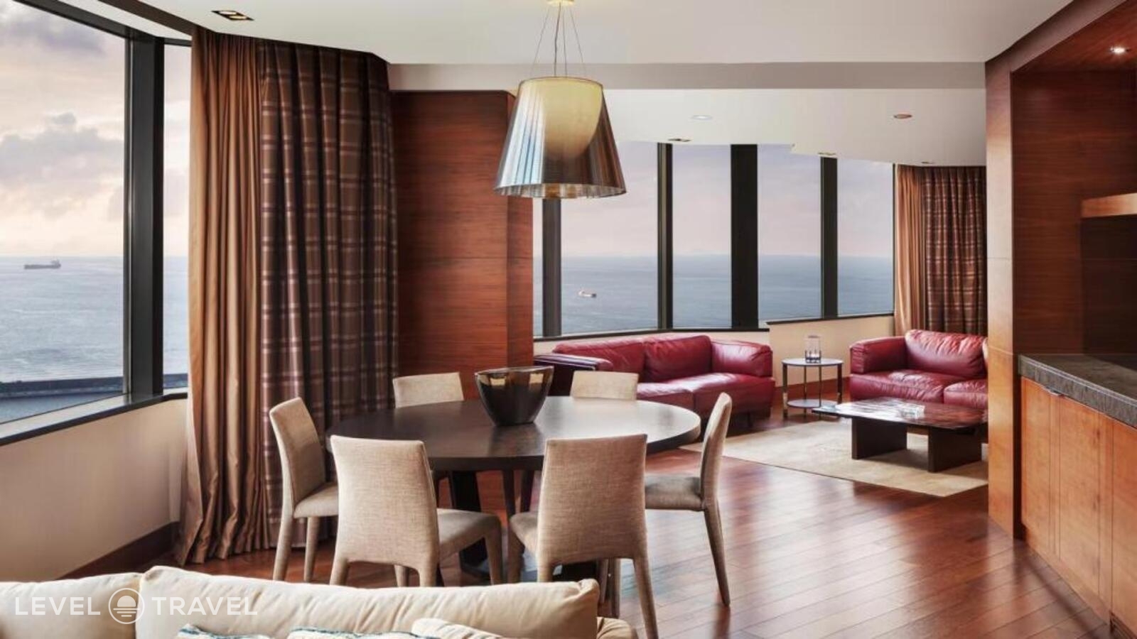 фотографии номера Двухместный клубный люкс Sheraton с видом на море двуспальная кровать отеля Sheraton Istanbul Atakoy Hotel в Турция(Бакыркёй) - фото №8