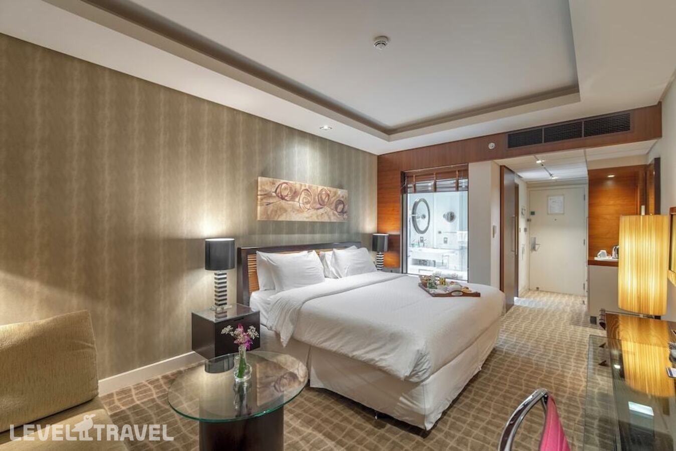 фотографии номера Номер Премьер отеля Majestic Premier Hotel (Ex. Four Points By Sheraton Bur Dubai) в ОАЭ(Бар Дубай) - фото №1