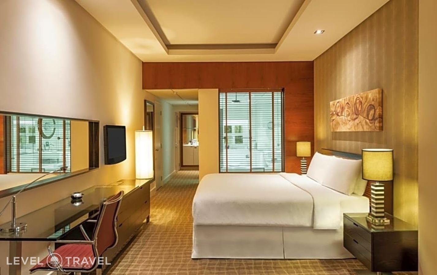 фотографии номера Люкс Гранд отеля Majestic Premier Hotel (Ex. Four Points By Sheraton Bur Dubai) в ОАЭ(Бар Дубай) - фото №17