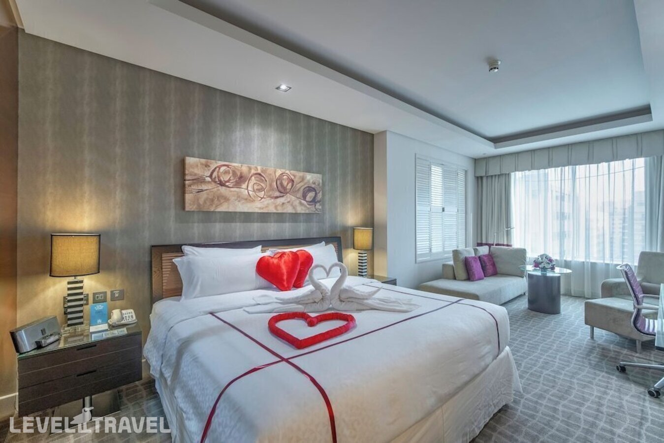 фотографии номера Люкс Гранд отеля Majestic Premier Hotel (Ex. Four Points By Sheraton Bur Dubai) в ОАЭ(Бар Дубай) - фото №2
