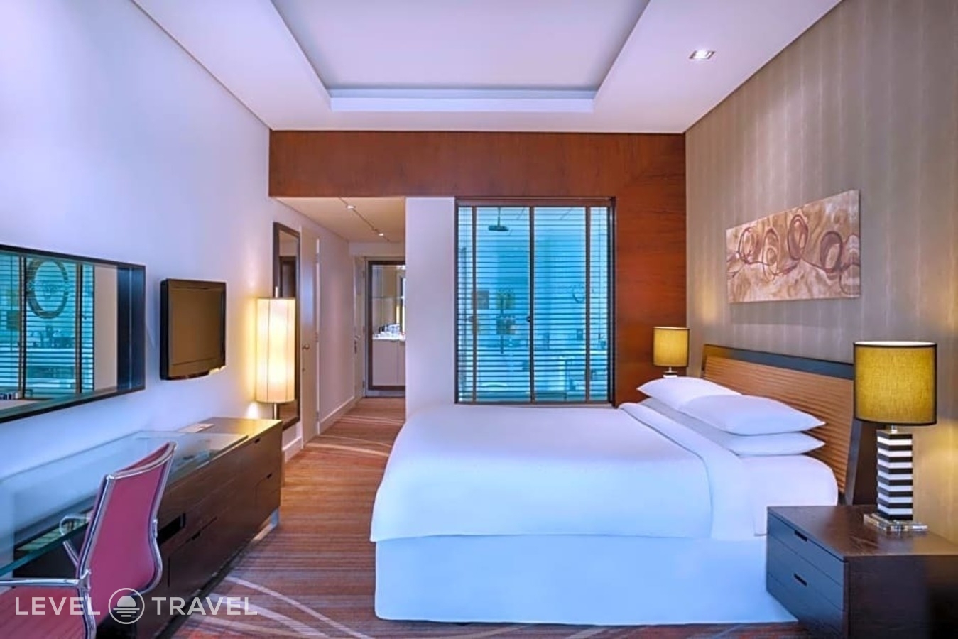 фотографии номера Люкс Гранд отеля Majestic Premier Hotel (Ex. Four Points By Sheraton Bur Dubai) в ОАЭ(Бар Дубай) - фото №10