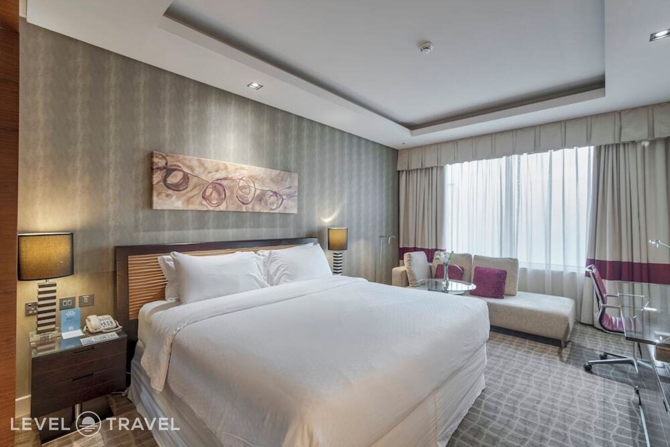 фотографии номера Люкс Гранд отеля Majestic Premier Hotel (Ex. Four Points By Sheraton Bur Dubai) в ОАЭ(Бар Дубай) - фото №3