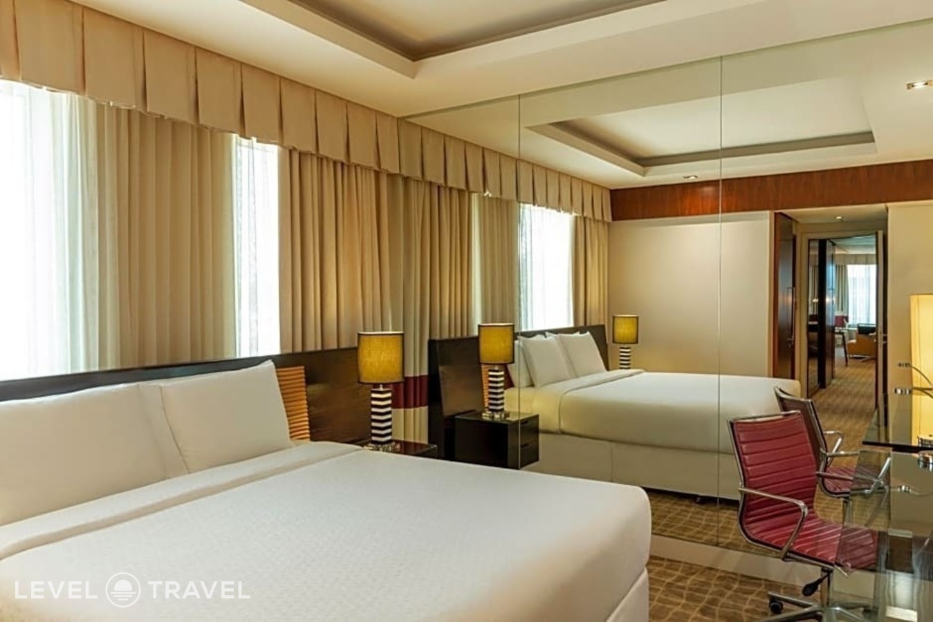 фотографии номера Люкс Гранд отеля Majestic Premier Hotel (Ex. Four Points By Sheraton Bur Dubai) в ОАЭ(Бар Дубай) - фото №14