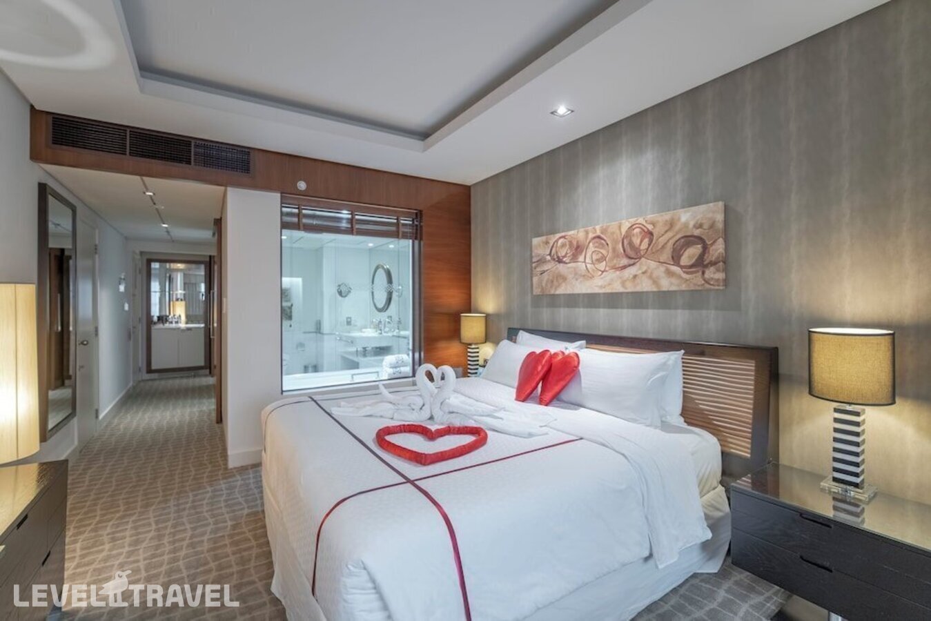 фотографии номера Люкс Гранд отеля Majestic Premier Hotel (Ex. Four Points By Sheraton Bur Dubai) в ОАЭ(Бар Дубай) - фото №1
