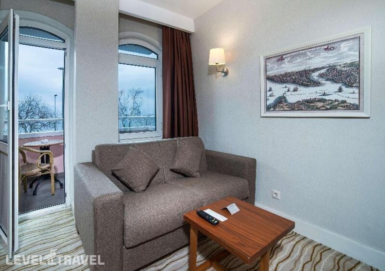 фотографии номера Улучшенный с балконом отеля Radisson Hotel Istanbul Sultanahmet (Ex. Best Western Citadel Hotel) в Турция(Фатих) - фото №1