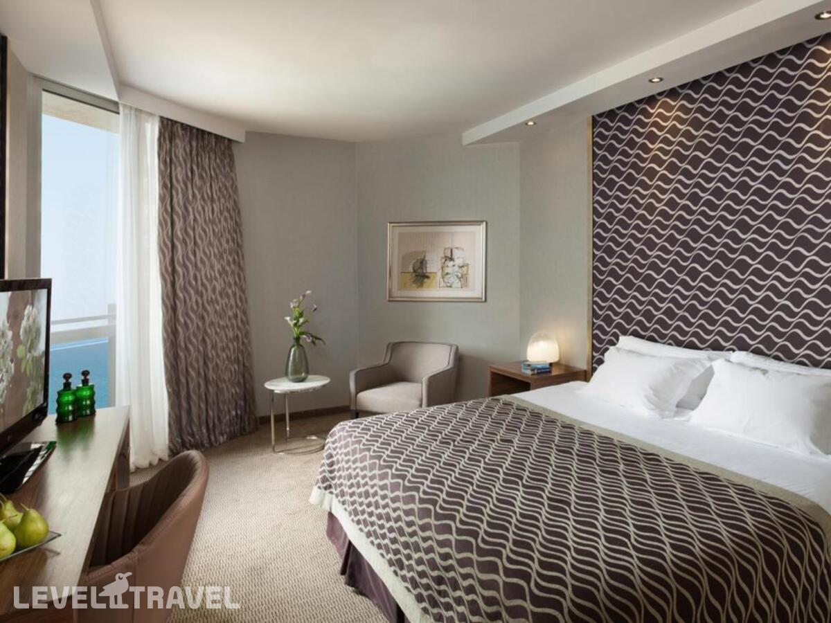 фотографии номера Двухместный номер Deluxe Plus двуспальная кровать отеля Dan Panorama Hotel Tel Aviv в Израиль(Тель-Авив) - фото №2
