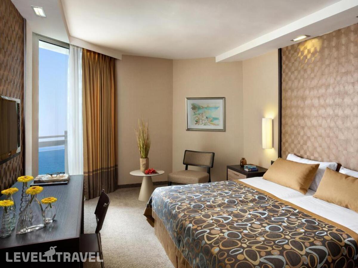 фотографии номера Двухместный номер Deluxe Plus двуспальная кровать отеля Dan Panorama Hotel Tel Aviv в Израиль(Тель-Авив) - фото №1
