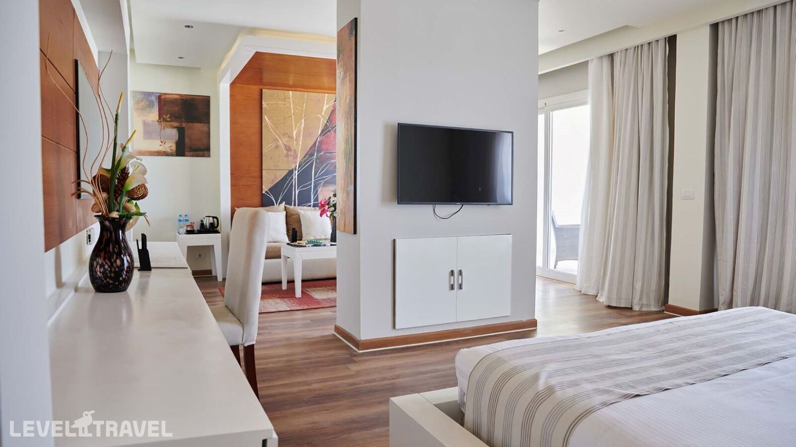 фотографии номера Люкс роскошный с видом на море отеля Posh Club By Sunrise Montemare Resort в Египет(Шарм-эль-Шейх) - фото №2