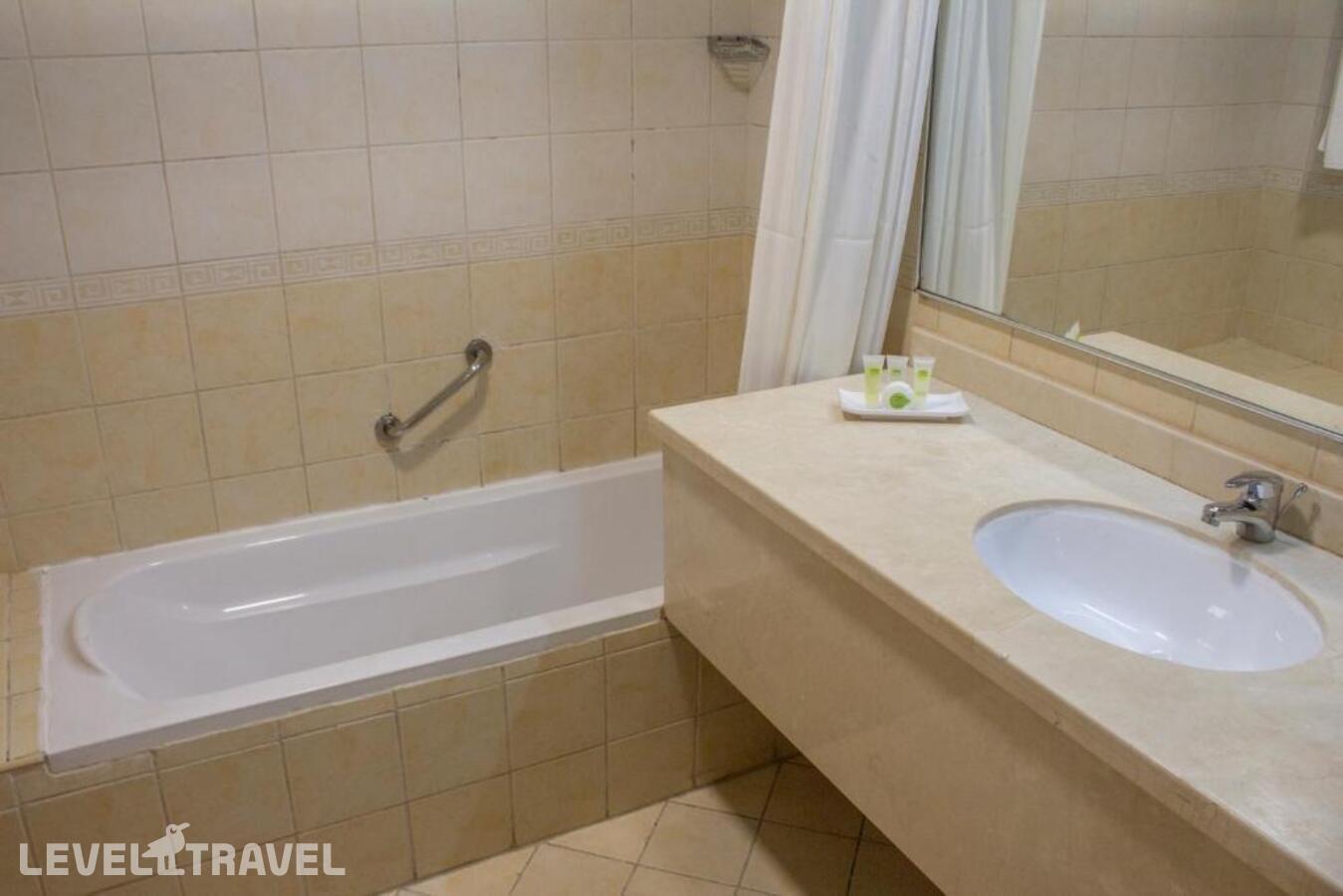 фотографии номера Апартаменты с видом на море отеля Time Ruby Hotel Apartments в ОАЭ(Аль-Хан) - фото №3