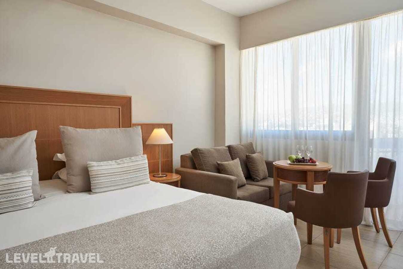 фотографии номера Семейный номер Standard с видом на внутреннюю территорию отеля Atlantica Oasis в Кипр(Потамос Гермасойя) - фото №6