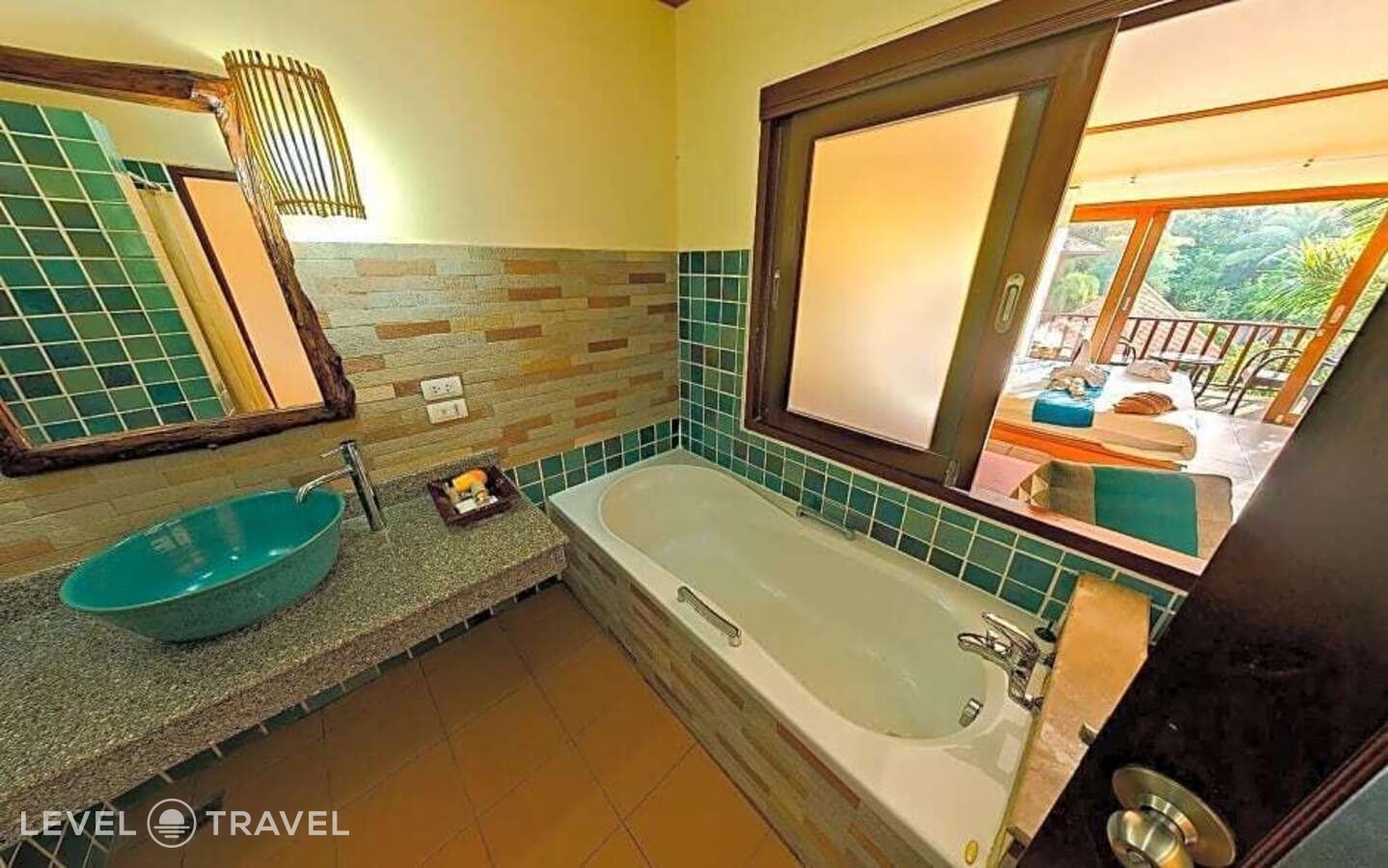 фотографии номера Номер Deluxe с балконом и с видом на бассейн отеля Andamanee Boutique Resort в Таиланд(Ноппарат Тара) - фото №13