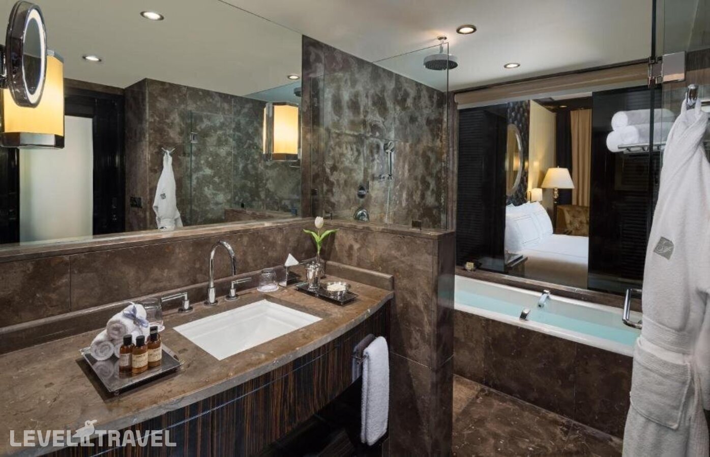 фотографии номера Двухместный номер Partial Nile View Deluxe Premier двуспальная кровать отеля Fairmont Nile City в Египет(Каир) - фото №2