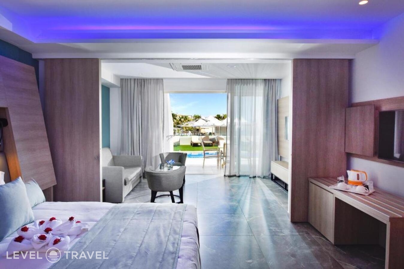 фотографии номера Семейный люкс с частичным видом на море отеля Pernera Beach Hotel в Кипр(Пернера) - фото №9
