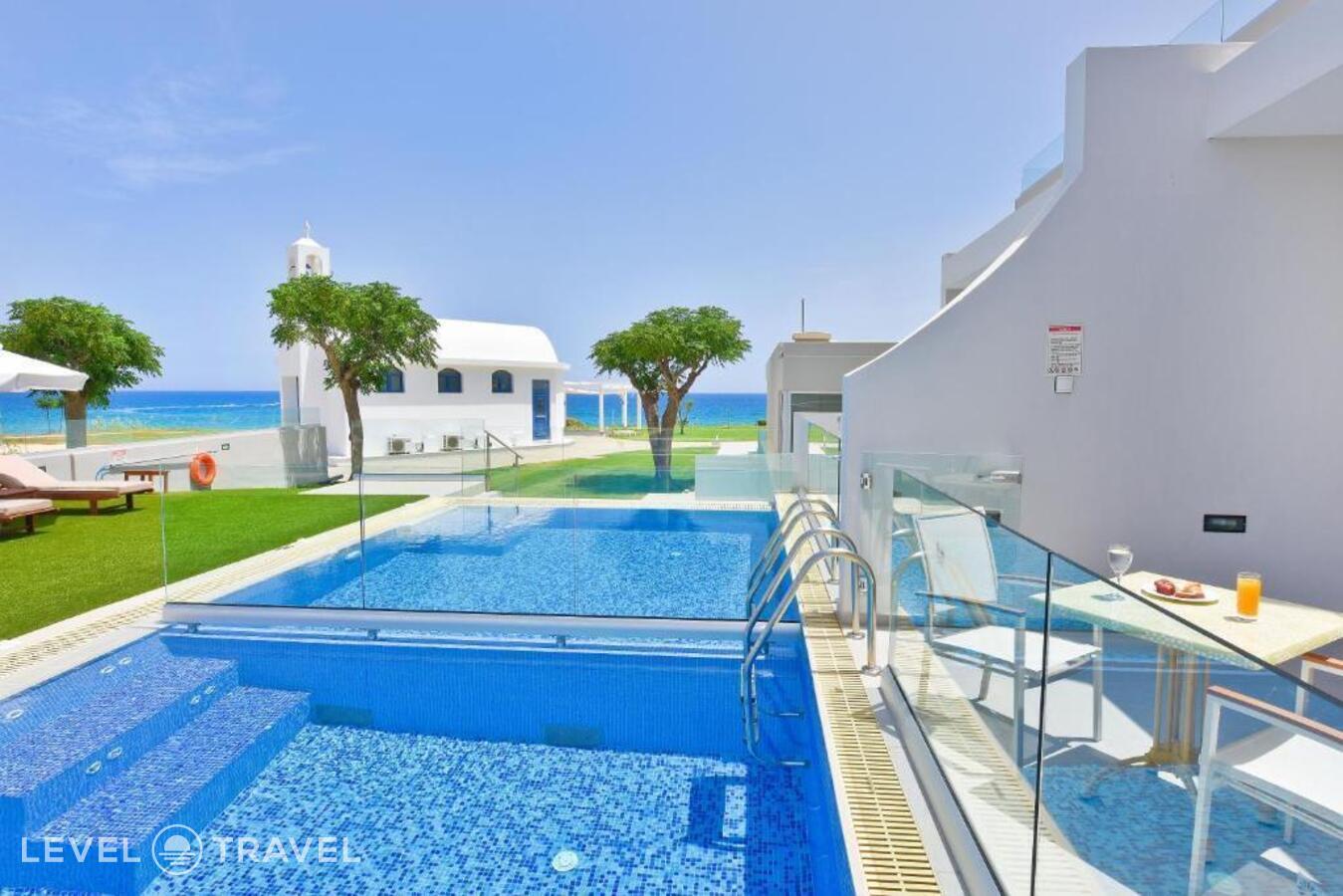фотографии номера Семейный люкс с частичным видом на море отеля Pernera Beach Hotel в Кипр(Пернера) - фото №3