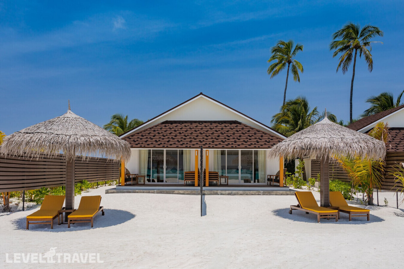 фотографии номера Семейная вилла у пляжа отеля Dhigufaru Island Resort в Мальдивы(Баа Атолл) - фото №1