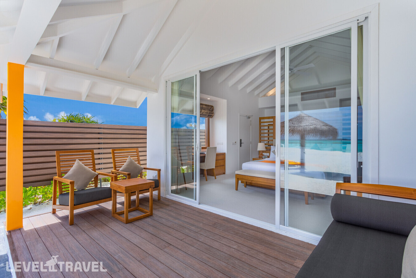 фотографии номера Семейная вилла у пляжа отеля Dhigufaru Island Resort в Мальдивы(Баа Атолл) - фото №4