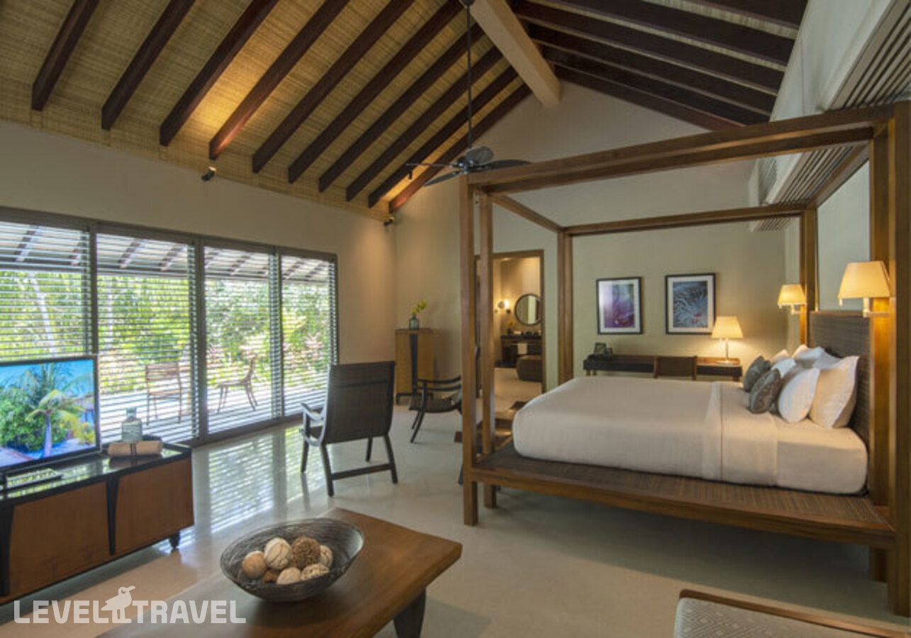 фотографии номера Роскошная пляжная вилла Sunrise с бассейном отеля The Residence Maldives At Dhigurah в Мальдивы(Гаафу Алиф Атолл) - фото №1