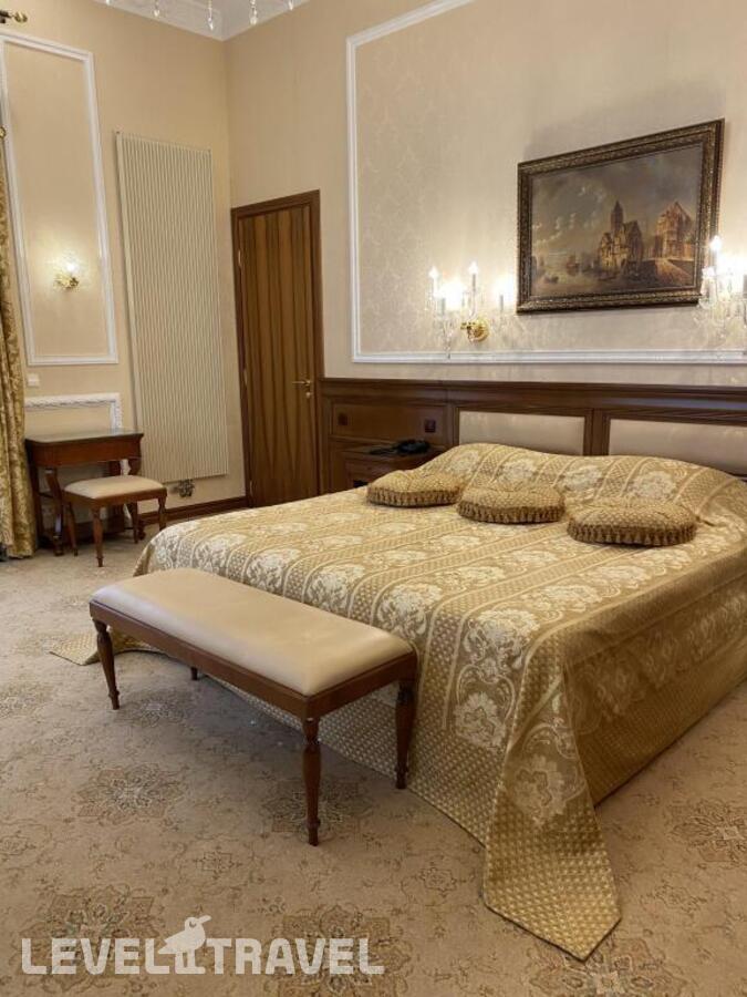 фотографии номера Двухместный номер Deluxe с 2 комнатами с видом на город двуспальная кровать отеля Отель Атон в Россия(Краснодар) - фото №7