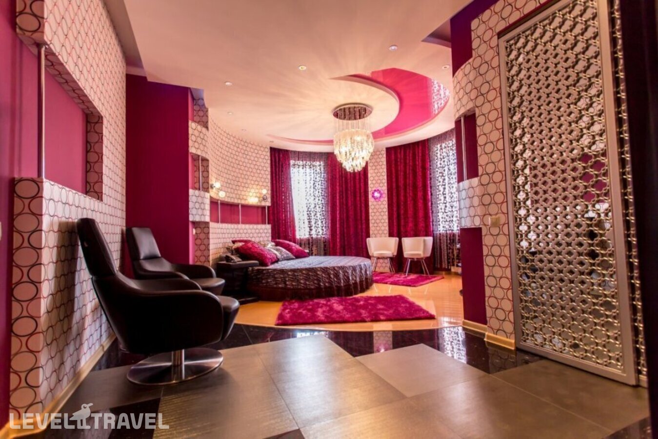Двухместный номер Гламур двуспальная кровать — фото 3