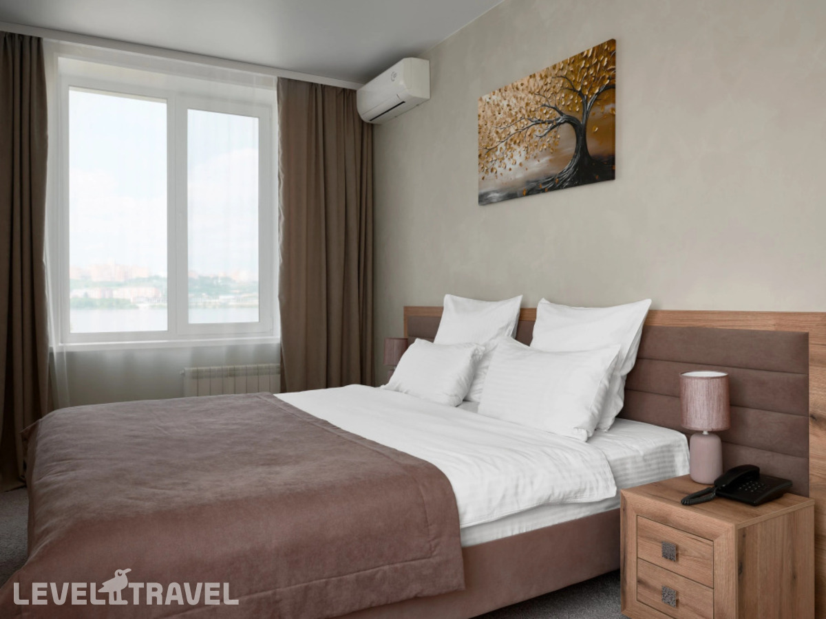 фотографии номера Трёхместный номер Comfort с видом на город отеля Отель Сибирский Сафари Клуб в Россия(Красноярск) - фото №1