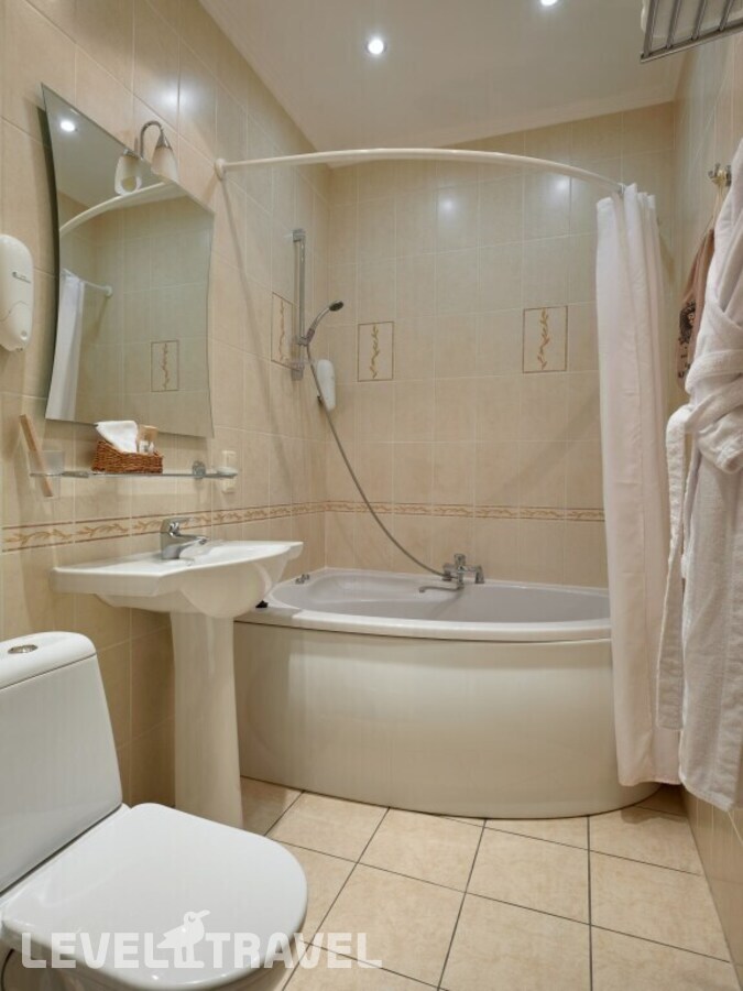 фотографии номера Трёхместный номер Comfort с видом на город отеля Отель Сибирский Сафари Клуб в Россия(Красноярск) - фото №11