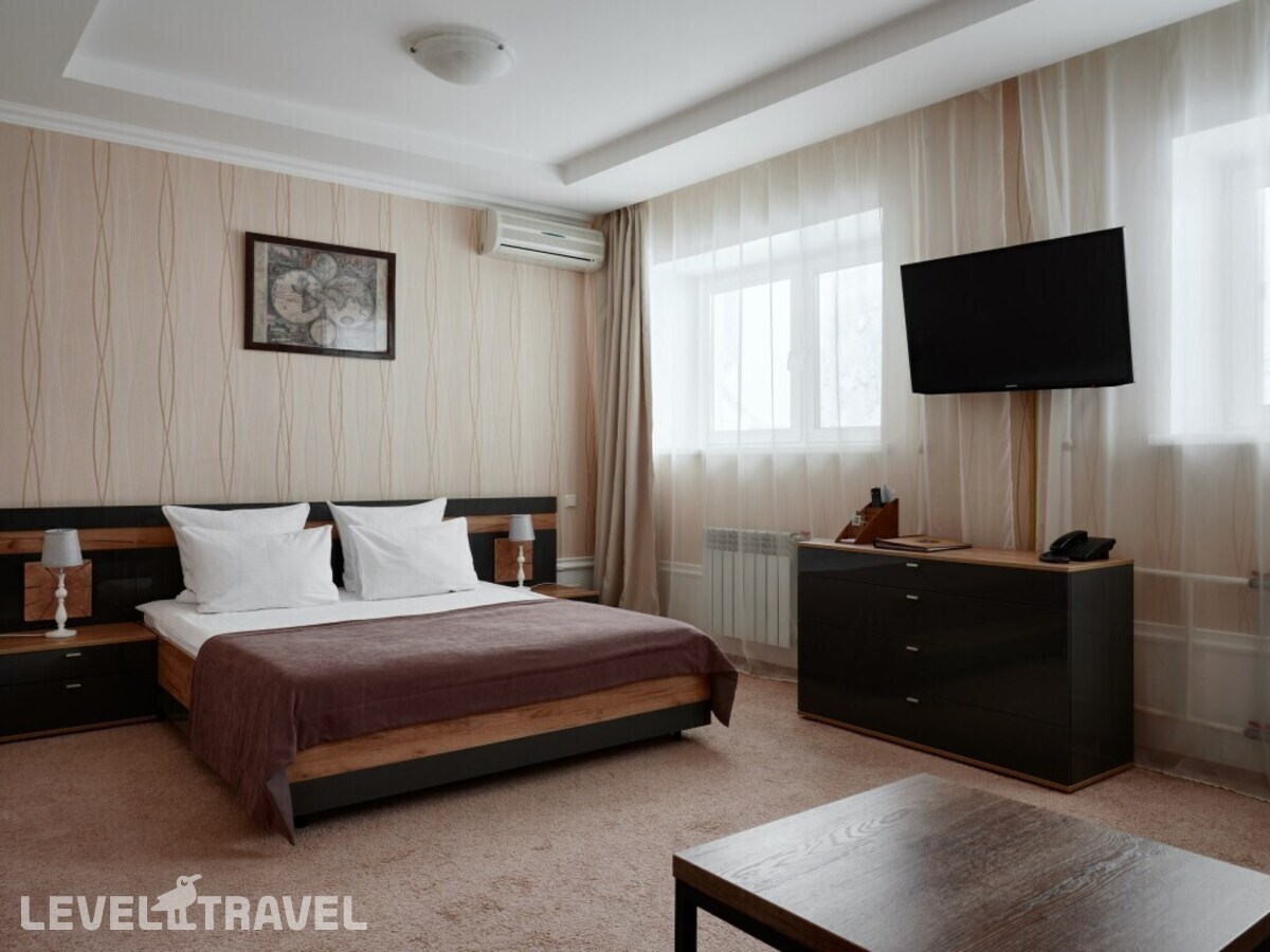 фотографии номера Трёхместный номер Comfort с видом на город отеля Отель Сибирский Сафари Клуб в Россия(Красноярск) - фото №8