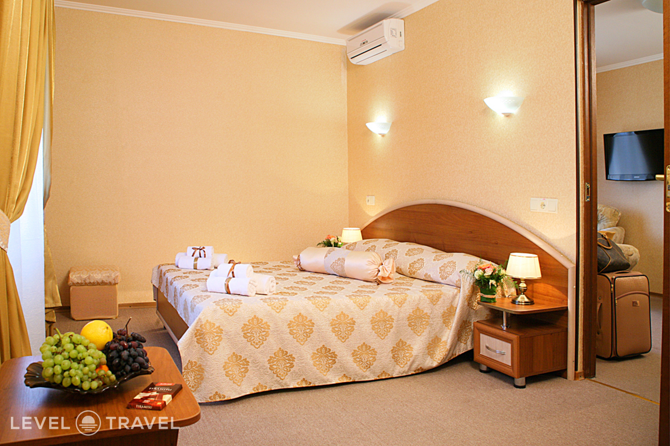 фотографии номера Люкс отеля Golden Family Resort в Россия(Алушта) - фото №1