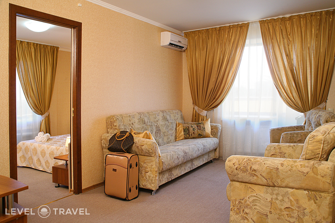 фотографии номера Люкс отеля Golden Family Resort в Россия(Алушта) - фото №2