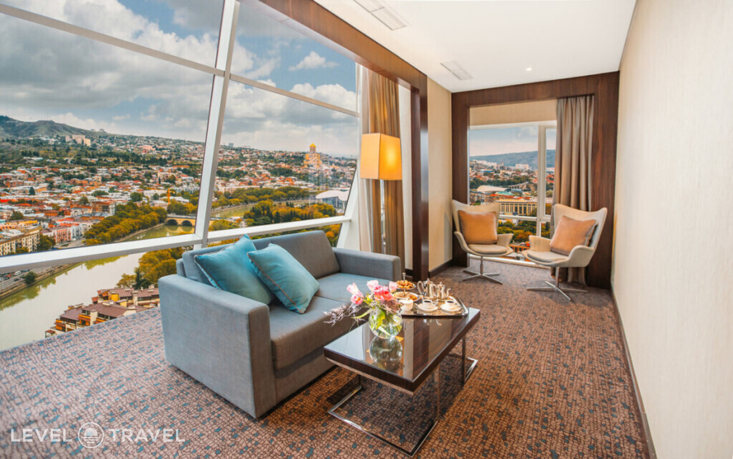 фотографии номера Двухместный люкс Grand Deluxe двуспальная кровать отеля The Biltmore Hotel в Грузия(Тбилиси) - фото №2