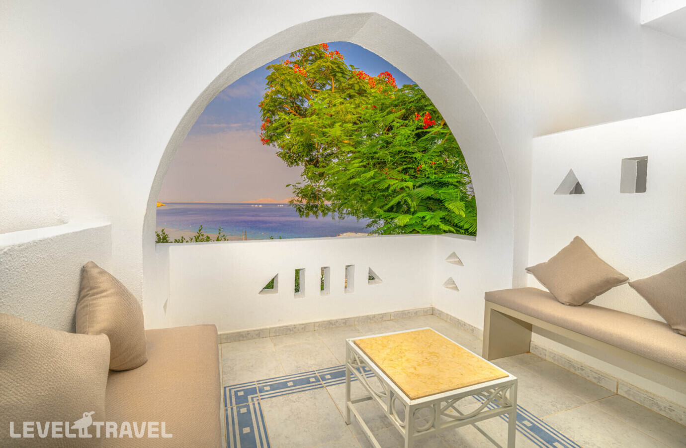 фотографии номера Делюкс с фронтальным видом на пляж отеля Domina Coral Bay Aquamarine Beach в Египет(Корал Бэй) - фото №1